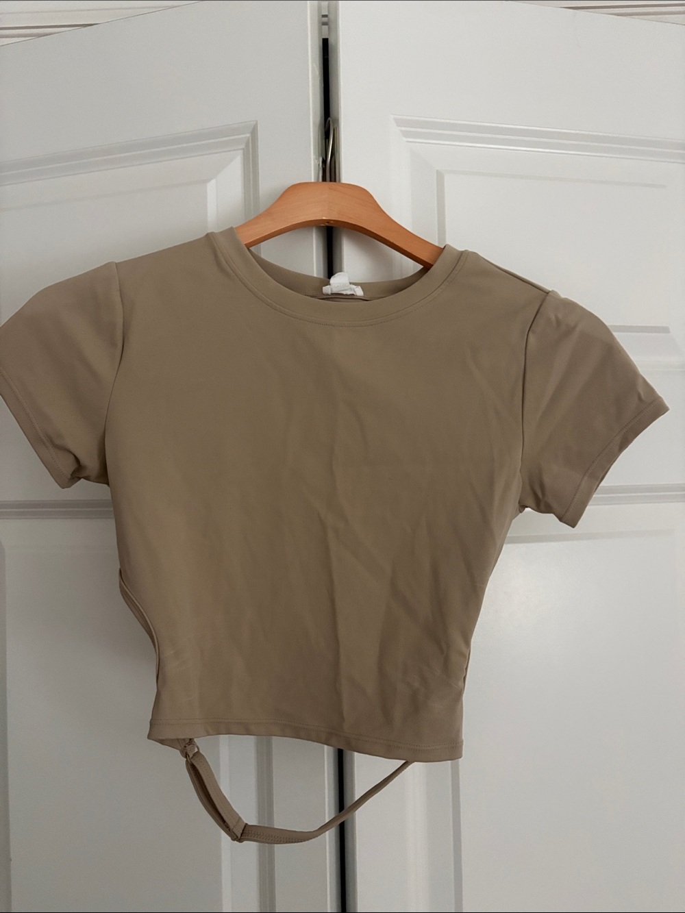 Garage Women's Short Sleeve Scoop Crop Top in Taupe